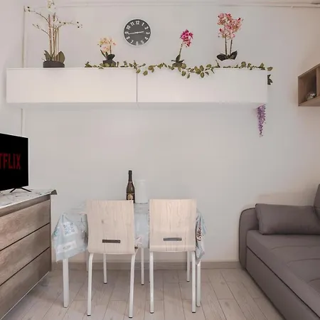 Apartamento Free Wifi & Netflix Roiano Elegant *